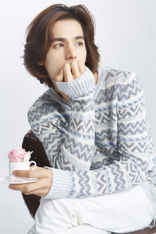 小时代4neil李贤宰芭莎暖春大片曝光 混血王子尽展灿烂笑容