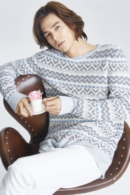 小时代4neil李贤宰芭莎暖春大片曝光 混血王子尽展灿烂笑容