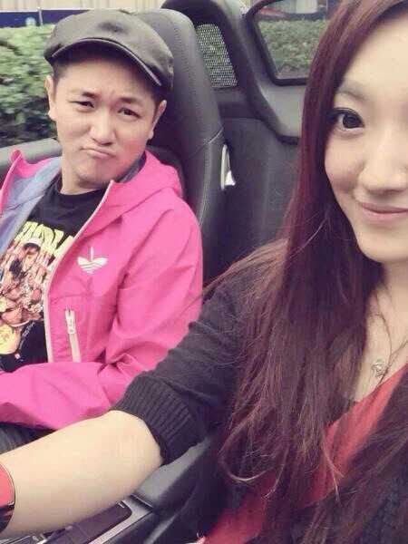 田源激吻辣妹视频流出添铁证 约妖娆女亲密搂肩(图)