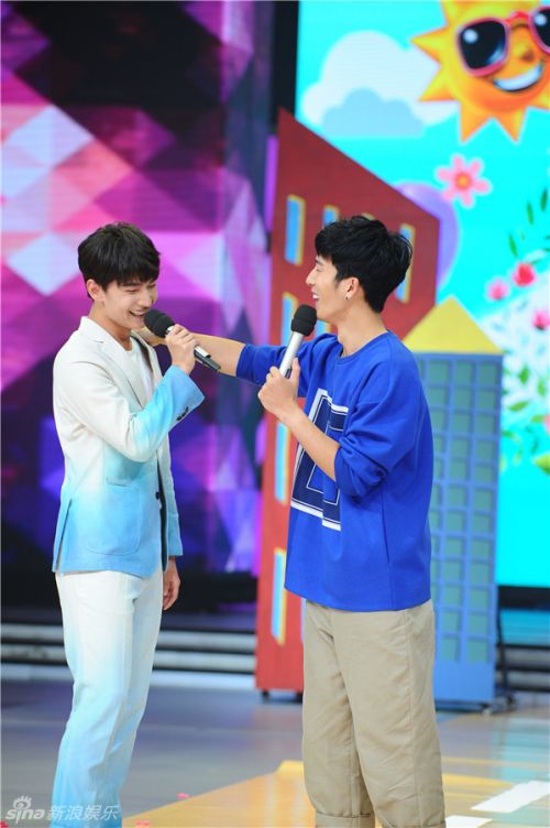 井柏然杨洋互爆料陈意涵郑爽谁是卧底 快本花少特辑高清组图