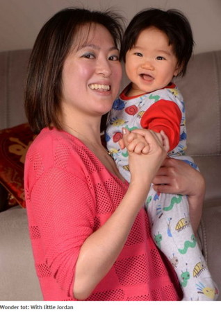 3月大儿子在旁陪睡2小时 英国垂死母亲恢复心跳