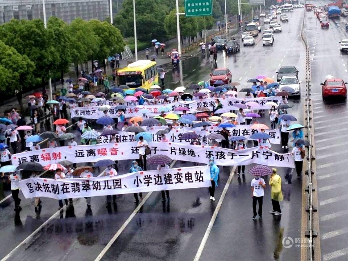 合肥一小区将建变电站 业主拉横幅抗议引冲突-社会新闻-闽南网