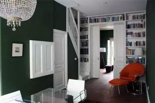 推开隐形门呈现自己的小天地,进入书房再也不担心会被人打扰.