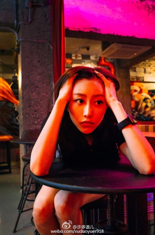 大连女神老师"许多语儿"最新写真照 霸气狂野机车女郎