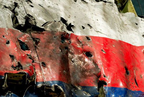 (马航mh17布满弹孔的残骸)