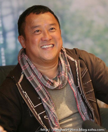 新闻中心 国内新闻 正文  2007年,去上海宣传电影《大灌篮》的曾志伟