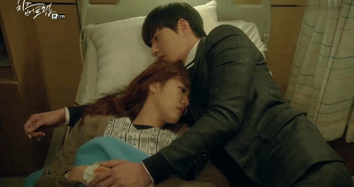 韩剧《奶酪陷阱》约饭夫妇洪雪刘正粉红盘点 gif动图