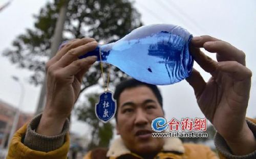 未开封白酒瓶内有苍蝇 经销商怀疑系人为所致