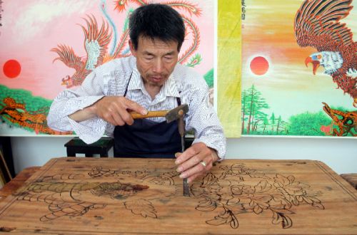 陈绍椿:穷坚守的连城木漆画匠