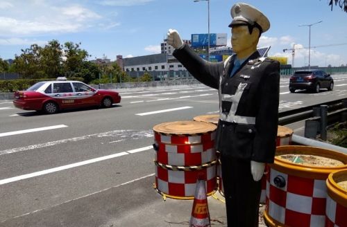 塑料模特交警.
