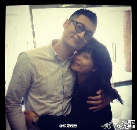 余文乐与阮小仪公开恋情 网友:画风变化太快(图)