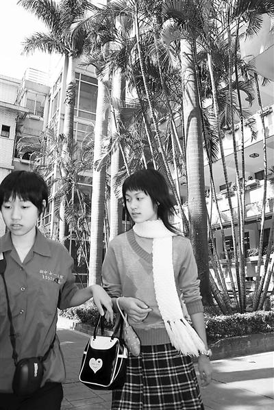 &shy;  台北市第一女子高级中学(北一女)的学生在校园中.黄少华摄