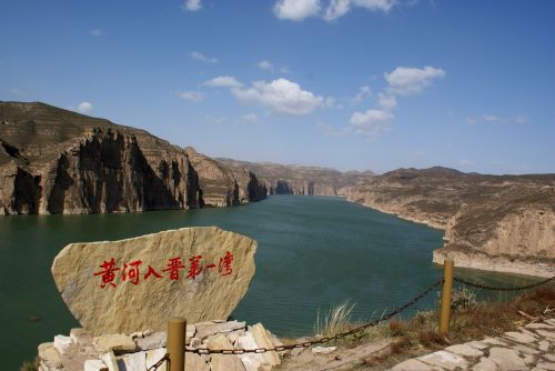 老牛湾旅游攻略 有"舍身崖"等风景古迹