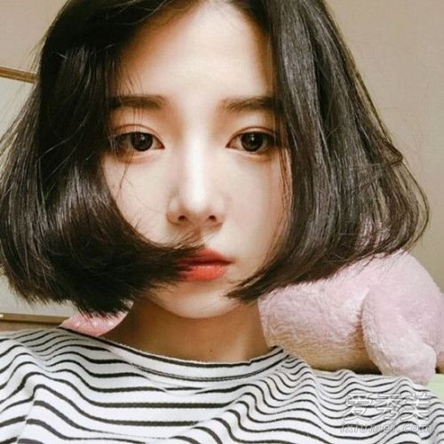 女生最爱的中分短发图片 12款秋冬照着剪一定好看!