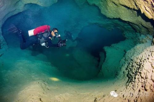 探访西沙群岛永乐环礁的永乐龙洞