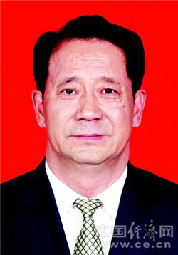 李吉山同志简历