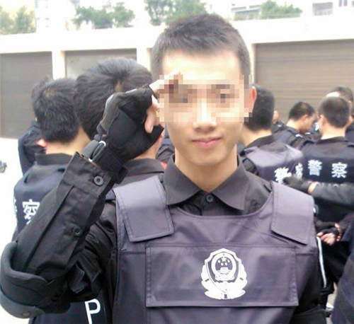 宜宾翠屏分局网红民警杨益资料微博照片 被曝与多人不当交往