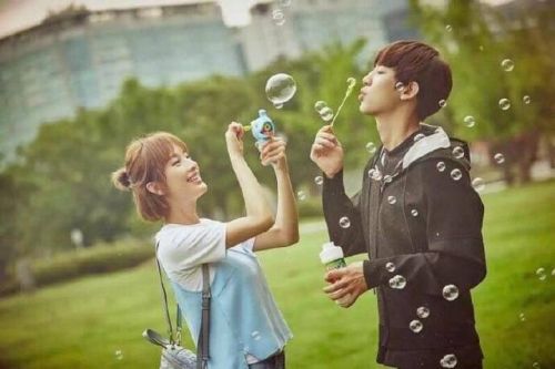 exo灿烈与张俪《missing9》公开最新剧照(图)