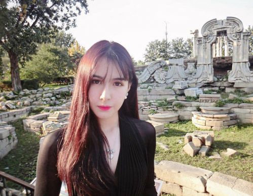 阿的江爱女阿迪娜举办成人礼 女神颜值爆表