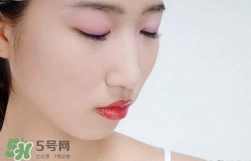 怎样涂腮红显脸小视频 1480557186896.jpg