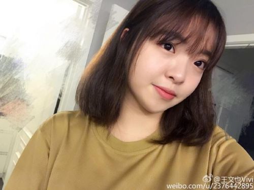 王中磊女儿回家晒自拍 少女初长成素颜五官精致