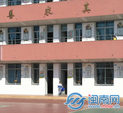 低年级家长该不该帮孩子打扫学校卫生?