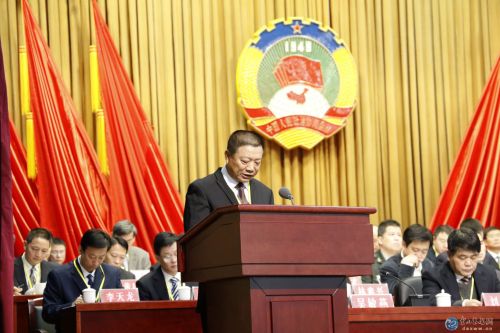 政协东山县第十届一次会议隆重召开 朱展发主持