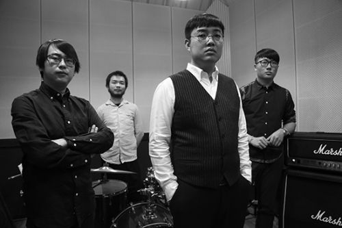 娱乐 音乐 华语音乐新闻  > 正文  时光胶囊乐队主唱      &shy