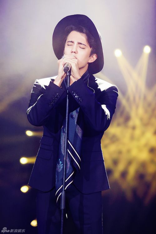 歌手2017迪玛希献唱《秋意浓》造型帅气 苦练中文歌闭眼深情