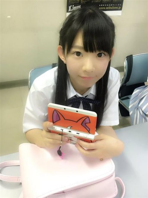 日本20岁f罩杯萝莉完美cos漫画里的小学生