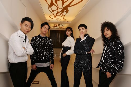 《歌手》狮子合唱团幕后图曝光 "星辰"装时尚感爆棚