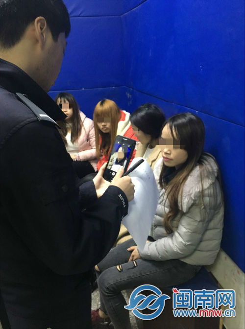 经审讯,5名违法嫌疑人对其拉客招嫖的违法事