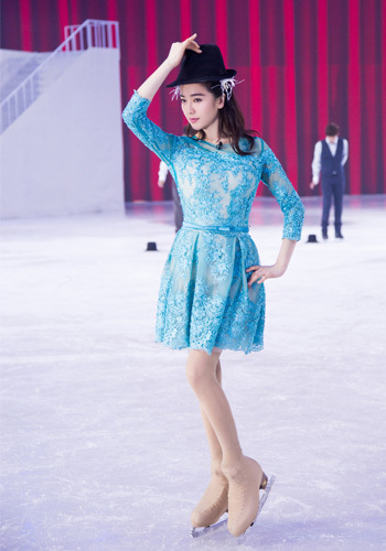 凤凰娱乐平台地址:《跨界冰雪王》最美冰上女主持 左小青嗨翻全场