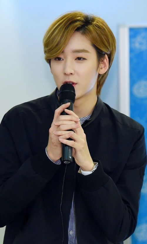 韩国男团u-kiss成员kevin退出组合 组合变5人