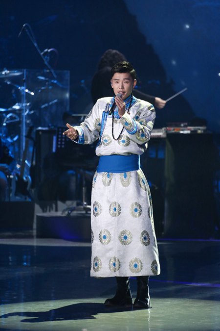 ­  搜狐娱乐讯 著名蒙古族歌唱家腾格尔向来关注中国民族音乐