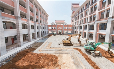 平潭一中新校区:南大门戴上"状元帽"