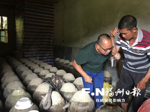 新闻中心 福建 福州 福州新闻 正文   "今年新酿的青红酒发酵得怎么样