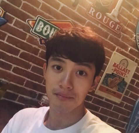 《春风十里不如你》小白扮演者陈奕龙发自拍(图)