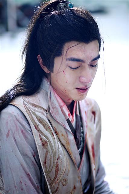 楚乔传宇文玥冰湖遭伏击身受重伤 楚乔跳湖相救