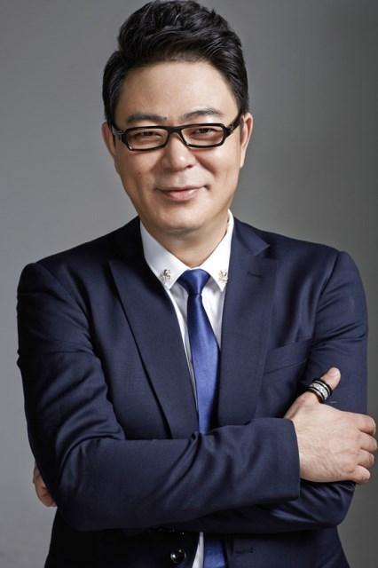 高亚麟拍《伙头军客栈》 被赞投资眼光稳狠准