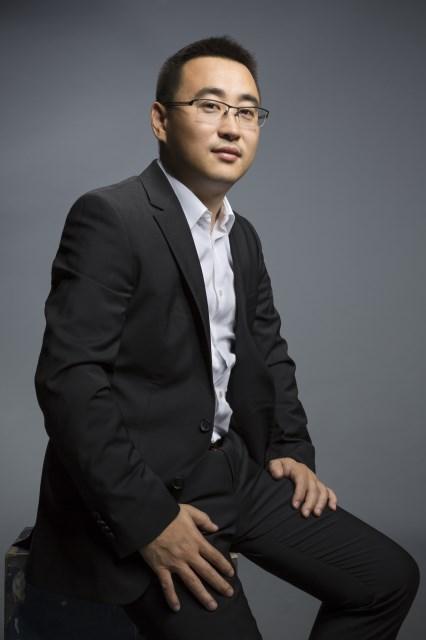 《剃刀边缘》制片人高金玺:文章创新谍战语态