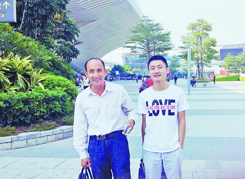 湖南父亲来厦寻找失联五年儿子 父子终在深圳团圆