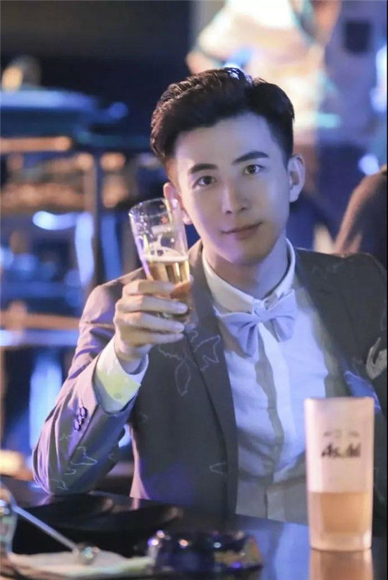 娄艺潇男友李川资料作品肌肉照片 李川娄艺潇怎么认识的?