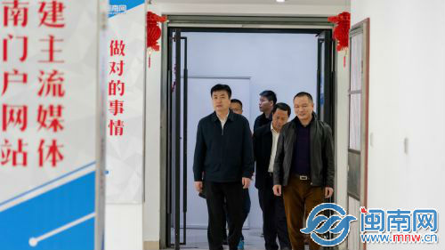 2018年新媒体经济总量_2015中国年经济总量(3)