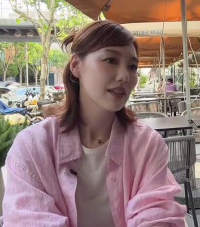 42岁主持人王冠自曝婚恋细节:闺蜜唐嫣牵线认识