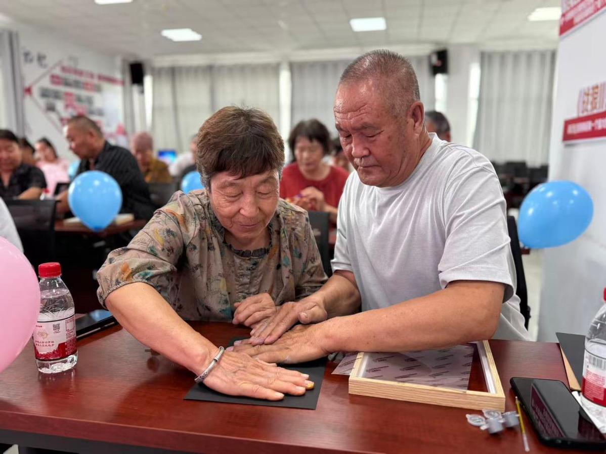 银龄相守暖七夕 弘扬优良家风传递邻里温情